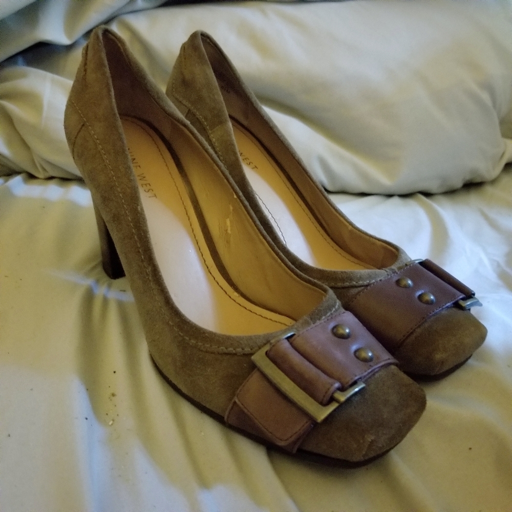 Suede heels with leather buckles